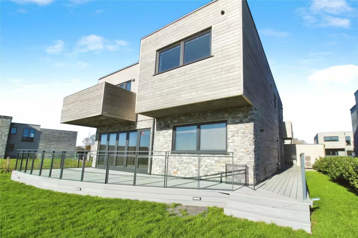 Yachthaven Luxury Waterfront Home – Hampshire